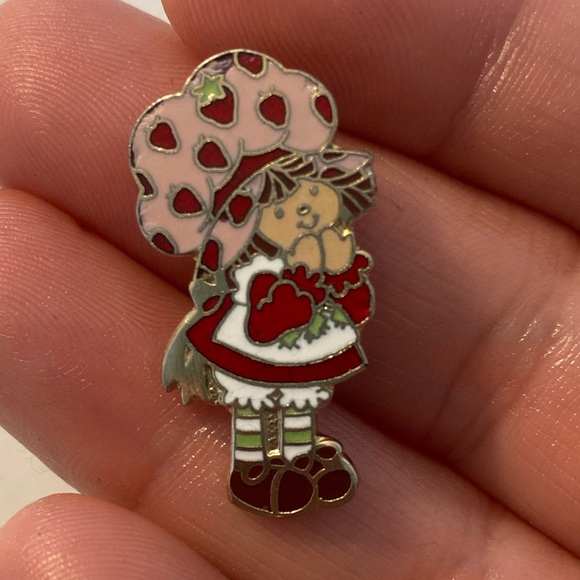 Vintage Jewelry - Vintage 1980 Strawberry Shortcake Pin